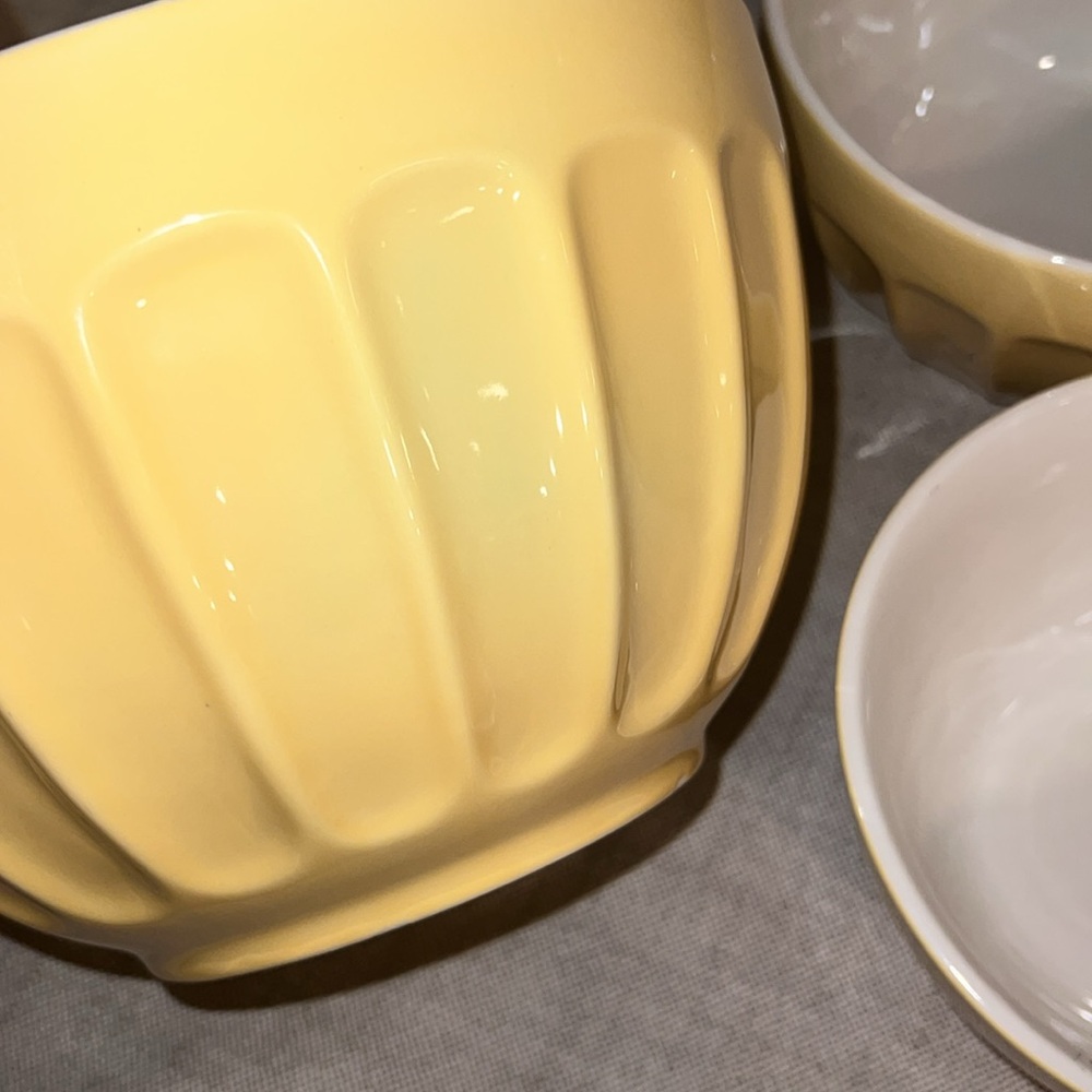 Williams-Sonoma Yellow Ceramic Bowls - Fluted Design - Picture 12 of 12